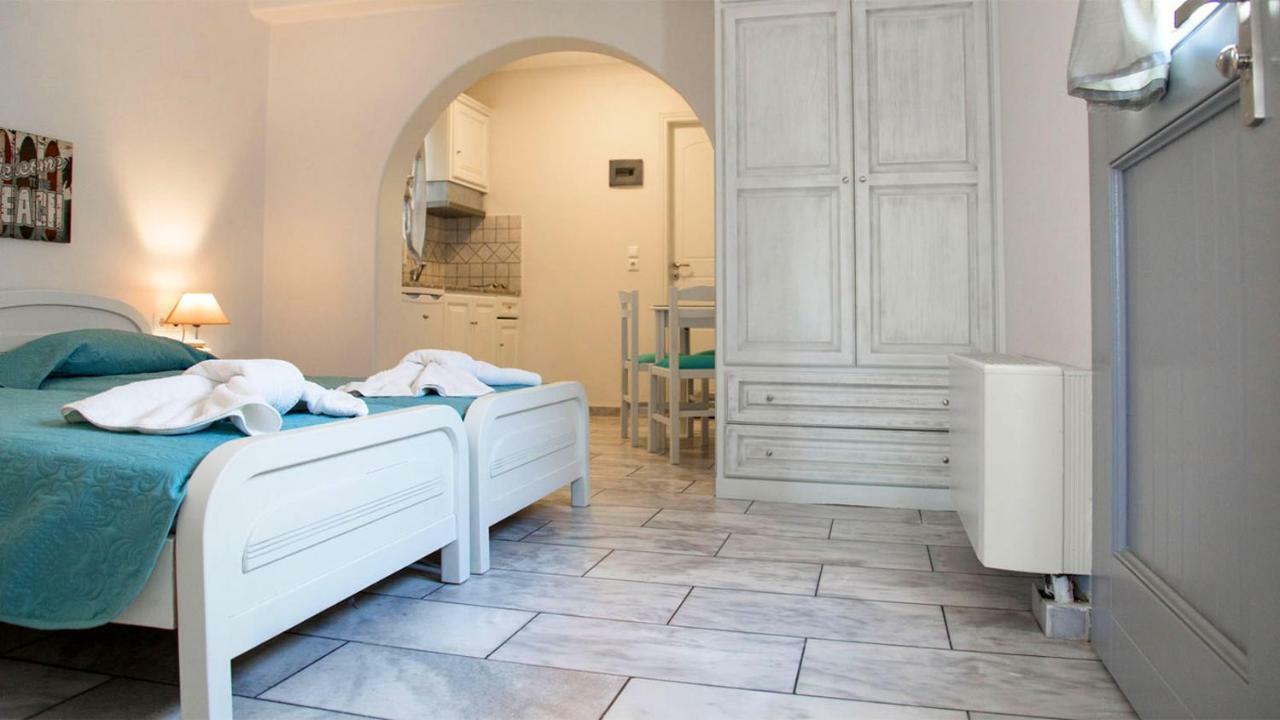 Angeliki Apartments Plaka  Bagian luar foto